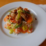<b>Kuřecí nudličky se slunečnicovým semínkem na zeleninové rýži</b>